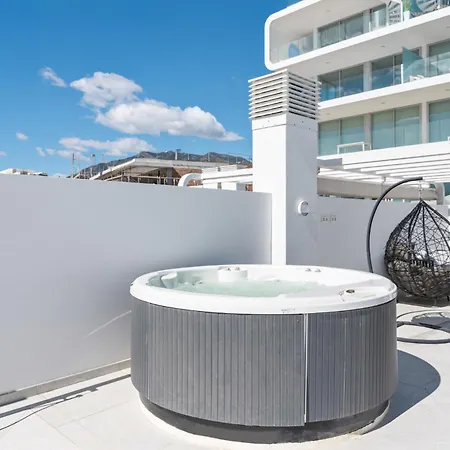 Vivi Homes - Dior Pool, Jacuzzi, Terrace & Sea View Apartment *