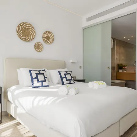 Vivi Homes - Dior Pool, Jacuzzi, Terrace & Sea View *