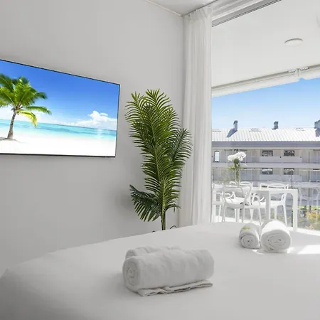 Vivi Homes - Dior Pool, Jacuzzi, Terrace & Sea View * Fuengirola