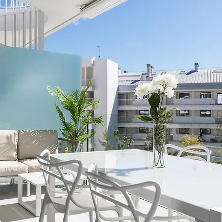 Vivi Homes - Dior Pool, Jacuzzi, Terrace & Sea View
