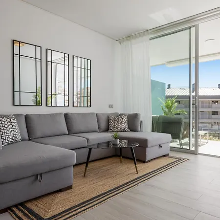 Vivi Homes - Dior Pool, Jacuzzi, Terrace & Sea View *