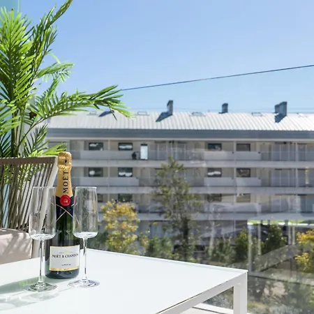 Vivi Homes - Dior Pool, Terrace & Sea View Lägenhet *