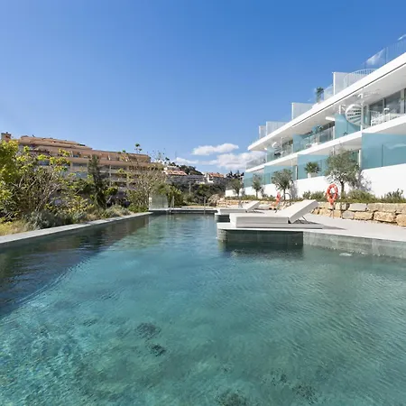 Vivi Homes - Dior Pool, Jacuzzi, Terrace & Sea View *