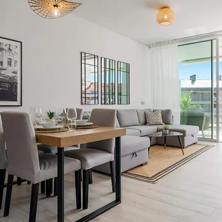 Vivi Homes - Dior Pool, Jacuzzi, Terrace & Sea View Apartment