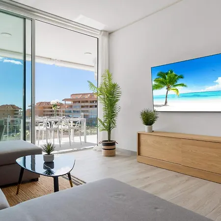Vivi Homes - Dior Pool, Jacuzzi, Terrace & Sea View Apartment