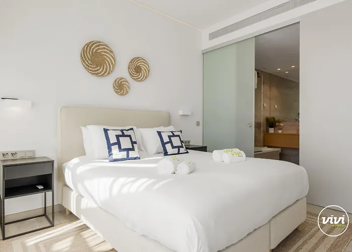 Vivi Homes - Dior Pool, Terrace & Sea View *