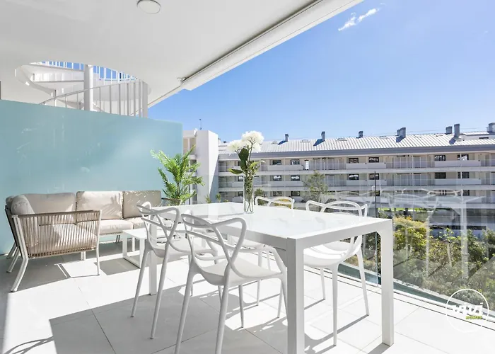 アパート Vivi Homes - Dior Pool, Terrace & Sea View