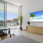 Vivi Homes - Dior Pool, Terrace & Sea View Апартаменты *