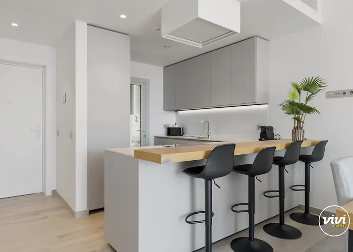 Vivi Homes - Dior Pool, Terrace & Sea View Apartment