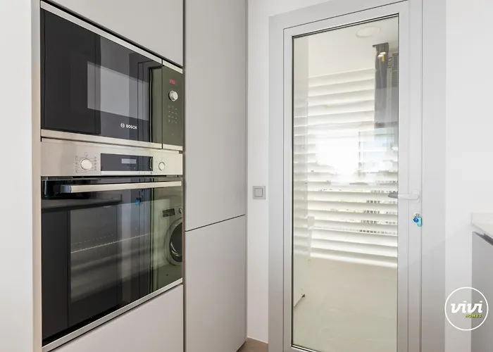 Vivi Homes - Dior Pool, Terrace & Sea View Apartment