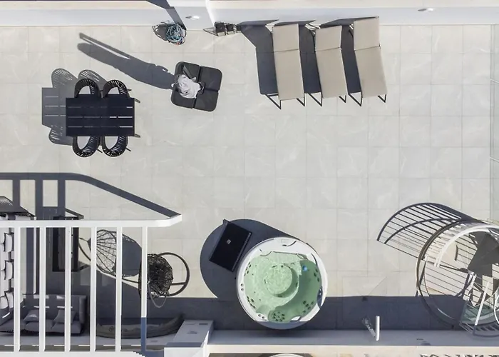 Vivi Homes - Dior Pool, Terrace & Sea View *