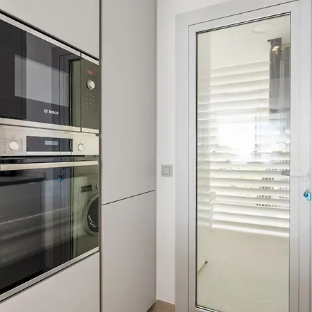 Vivi Homes - Dior Pool, Terrace & Sea View Lägenhet