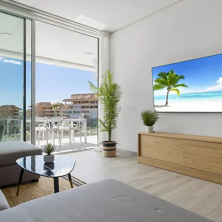 Vivi Homes - Dior Pool, Terrace & Sea View Lägenhet *