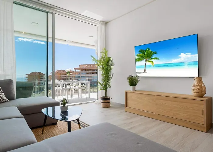 Vivi Homes - Dior Pool, Terrace & Sea View Апартаменты